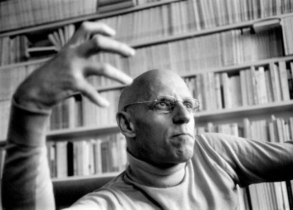 Perto de Foucault